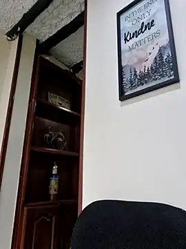 Snapshot of emma_tour chatting on March 5, 2025, 9:48 pm emma tour online show from March 5, 2025, 9:48 pm