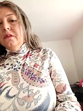 Snapshot of emma_tour chatting on October 2, 2025, 3:41 pm emma tour online show from October 2, 2025, 3:41 pm