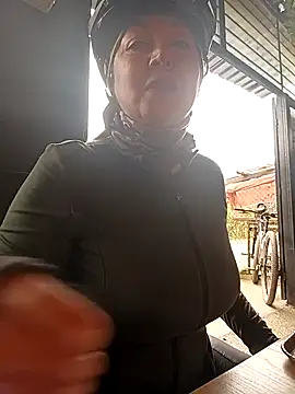 Snapshot of emma_tour chatting on October 3, 2025, 2:36 pm emma tour online show from October 3, 2025, 2:36 pm