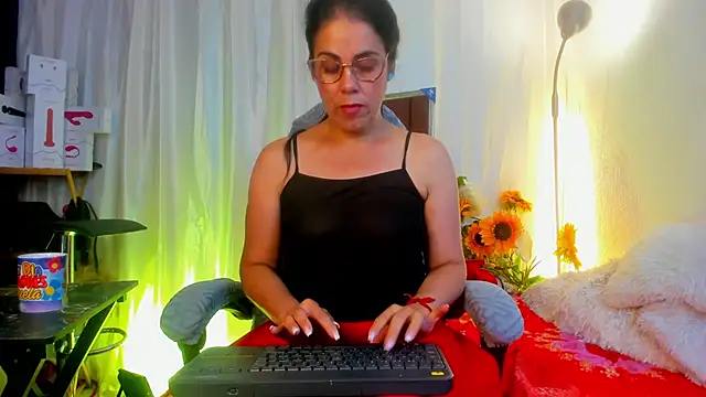 Snapshot of girasol_walton chatting on May 18, 2026, 2:45 pm girasol walton online show from May 18, 2026, 2:45 pm