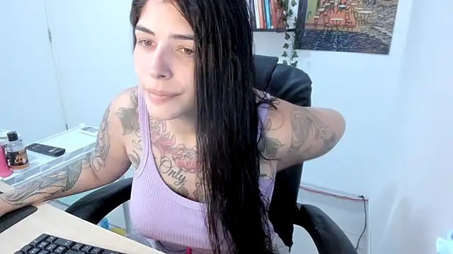 Snapshot of TaliMajesty chatting on December 1, 2024, 11:14 pm TaliMajesty online show from December 1, 2024, 11:14 pm