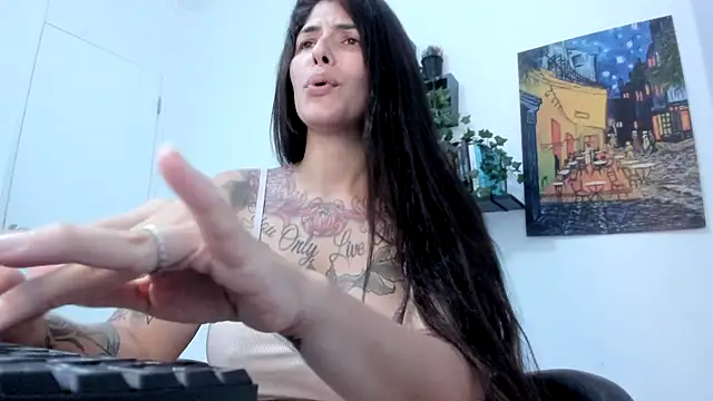 Snapshot of TaliMajesty chatting on December 19, 2024, 9:49 pm TaliMajesty online show from December 19, 2024, 9:49 pm
