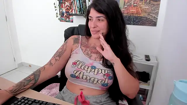 Snapshot of TaliMajesty chatting on January 1, 2025, 2:31 pm TaliMajesty online show from January 1, 2025, 2:31 pm