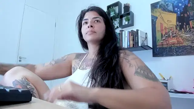 Snapshot of TaliMajesty chatting on February 7, 2025, 11:24 pm TaliMajesty online show from February 7, 2025, 11:24 pm