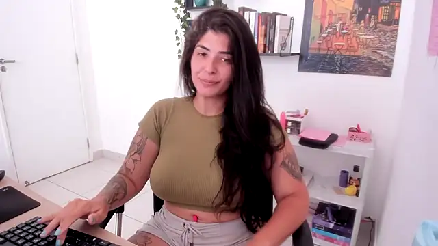 Snapshot of TaliMajesty chatting on February 12, 2025, 2:43 pm TaliMajesty online show from February 12, 2025, 2:43 pm