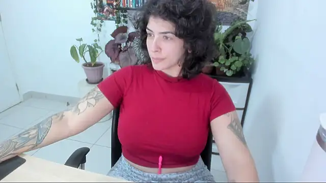Snapshot of TaliMajesty chatting on September 17, 2025, 8:32 pm TaliMajesty online show from September 17, 2025, 8:32 pm