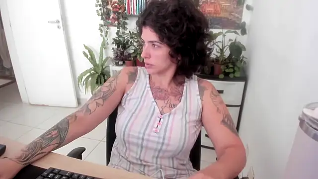 Snapshot of TaliMajesty chatting on October 3, 2025, 10:23 am TaliMajesty online show from October 3, 2025, 10:23 am