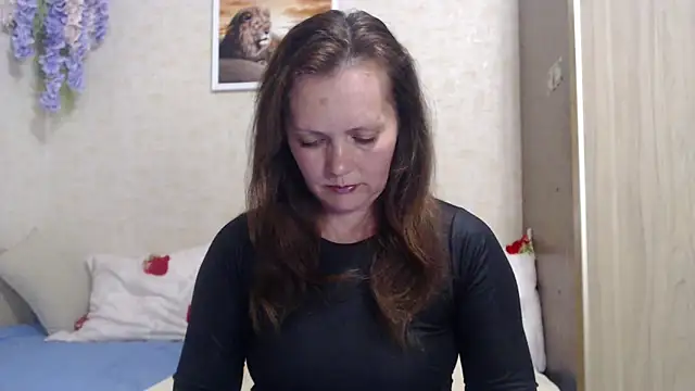 SheLion online show from October 19, 2025, 4:29 pm