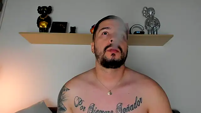 Snapshot of camilo_restrepo21 chatting on January 17, 2025, 12:10 am camilo restrepo21 online show from January 17, 2025, 12:10 am