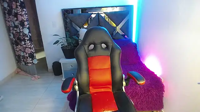 Snapshot of Salo_hot04 chatting on January 21, 2025, 12:57 am Salo hot04 online show from January 21, 2025, 12:57 am