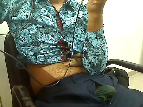 Snapshot of lltstr52 chatting on May 8, 2026, 5:46 am lltstr52 online show from May 8, 2026, 5:46 am