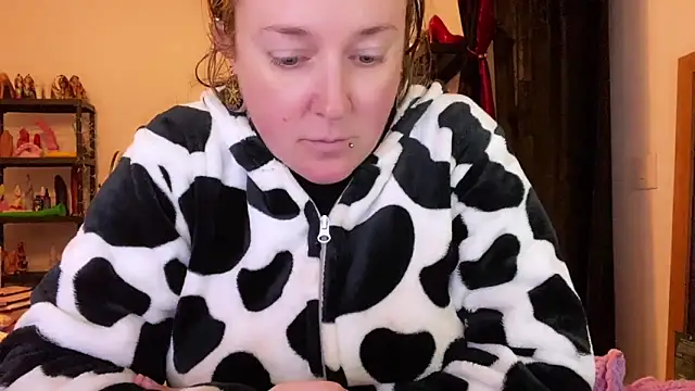 kisicaxx online show from December 3, 2025, 5:11 pm