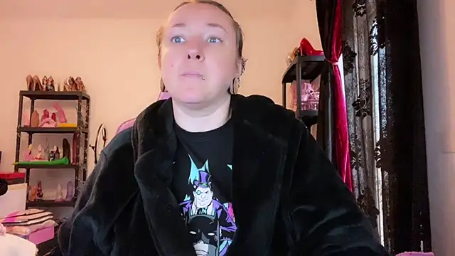 kisicaxx online show from December 4, 2025, 11:41 am