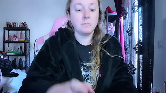 kisicaxx online show from February 17, 2026, 2:57 pm