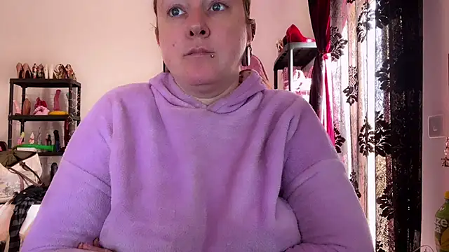 kisicaxx online show from March 3, 2026, 9:26 am