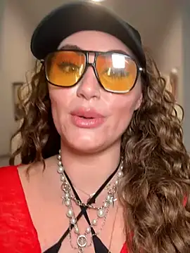 lovely beast online show from February 25, 2026, 10:19 pm