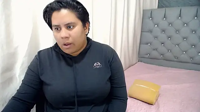 hotlesby4uxxx online show from December 3, 2024, 7:44 pm