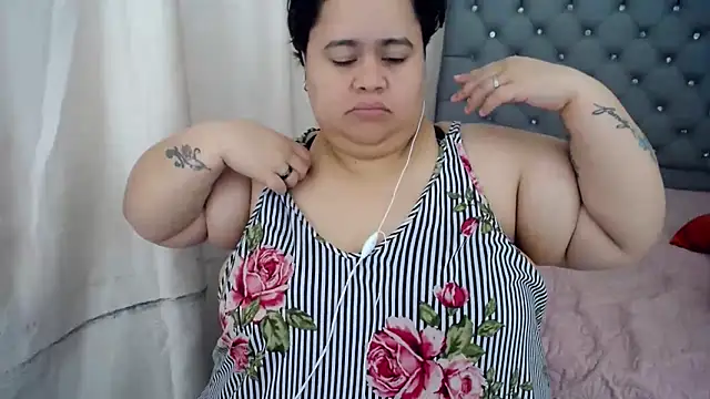 hotlesby4uxxx online show from December 5, 2024, 11:07 pm