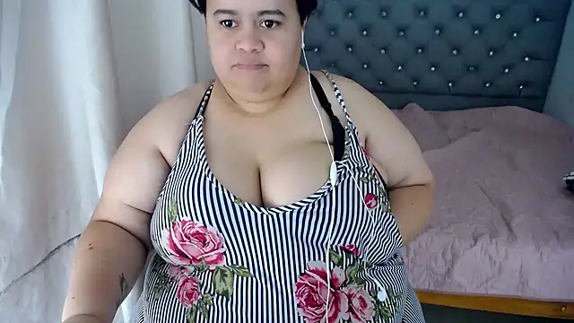 hotlesby4uxxx online show from December 18, 2024, 3:55 pm