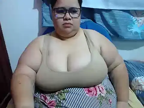 Snapshot of hotlesby4uxxx chatting on June 3, 2026, 11:43 pm hotlesby4uxxx online show from June 3, 2026, 11:43 pm