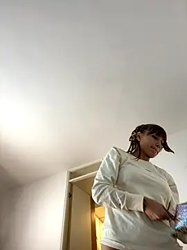 hollythomson online show from October 22, 2025, 9:58 pm