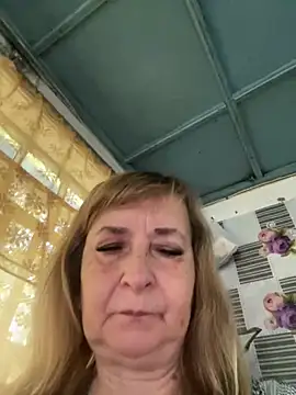 Snapshot of Irina2909@xh chatting on July 5, 2026, 9:05 am Irina2909xh online show from July 5, 2026, 9:05 am