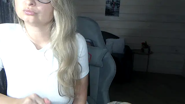 RubiLakros online show from October 21, 2025, 10:27 am