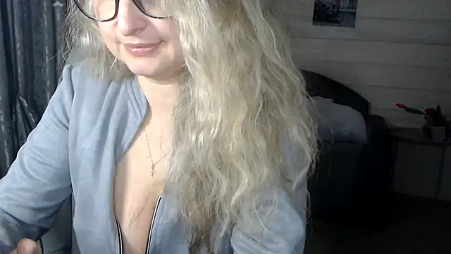 RubiLakros online show from November 6, 2025, 12:17 pm