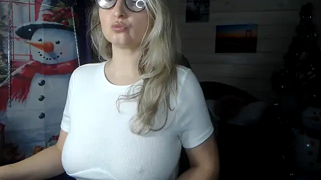 RubiLakros online show from January 12, 2026, 9:47 am