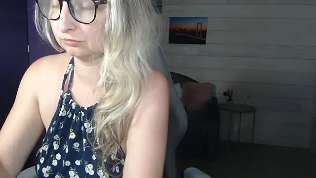 Snapshot of RubiLakros chatting on August 1, 2026, 10:19 pm RubiLakros online show from August 1, 2026, 10:19 pm