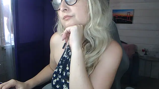 Snapshot of RubiLakros chatting on August 2, 2026, 11:52 am RubiLakros online show from August 2, 2026, 11:52 am
