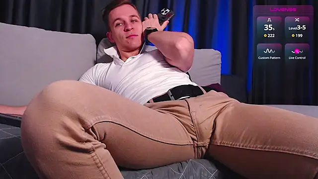 S3Xyes online show from December 23, 2025, 3:04 am