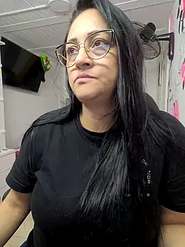 Ameliarizo online show from April 18, 2026, 10:54 pm