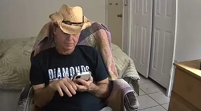 Snapshot of nakeedcowboi65 chatting on January 15, 2025, 10:24 pm nakeedcowboi65 online show from January 15, 2025, 10:24 pm