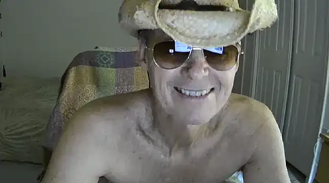 Snapshot of nakeedcowboi65 chatting on January 17, 2025, 9:28 am nakeedcowboi65 online show from January 17, 2025, 9:28 am