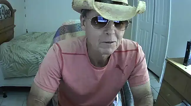 Snapshot of nakeedcowboi65 chatting on January 19, 2025, 3:32 pm nakeedcowboi65 online show from January 19, 2025, 3:32 pm