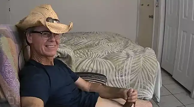 Snapshot of nakeedcowboi65 chatting on February 5, 2025, 6:37 pm nakeedcowboi65 online show from February 5, 2025, 6:37 pm