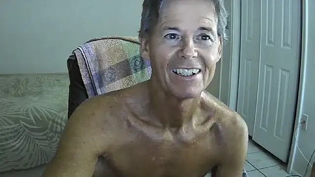 Snapshot of nakeedcowboi65 chatting on October 19, 2025, 9:32 am nakeedcowboi65 online show from October 19, 2025, 9:32 am