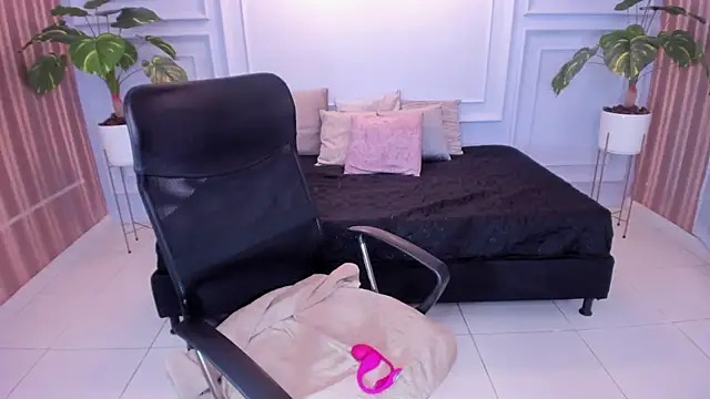 sararestrepo online show from January 10, 2026, 6:09 pm