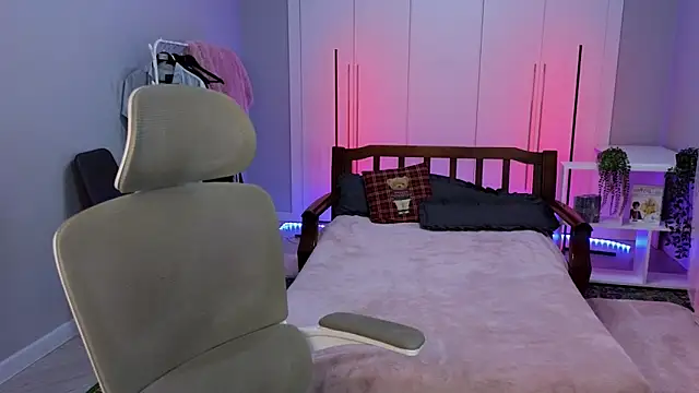 arlekincrop online show from December 4, 2025, 3:05 am