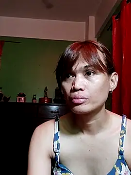 Snapshot of QueenSoreal chatting on September 19, 2025, 4:40 pm QueenSoreal online show from September 19, 2025, 4:40 pm