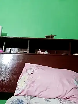 Snapshot of QueenSoreal chatting on October 1, 2025, 6:14 pm QueenSoreal online show from October 1, 2025, 6:14 pm