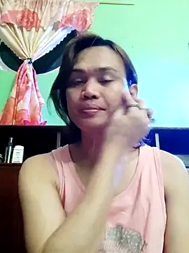 Snapshot of QueenSoreal chatting on October 28, 2025, 4:20 pm QueenSoreal online show from October 28, 2025, 4:20 pm