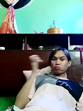 Snapshot of QueenSoreal chatting on November 22, 2025, 1:21 pm QueenSoreal online show from November 22, 2025, 1:21 pm