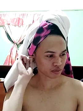 Snapshot of QueenSoreal chatting on November 27, 2025, 3:14 pm QueenSoreal online show from November 27, 2025, 3:14 pm