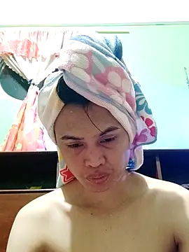 Snapshot of QueenSoreal chatting on December 22, 2025, 4:04 pm QueenSoreal online show from December 22, 2025, 4:04 pm