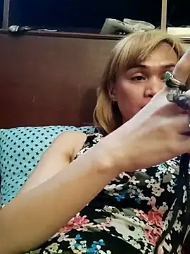 QueenSoreal online show from June 3, 2026, 3:42 am