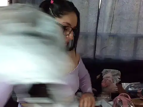 sara 110323 online show from September 23, 2025, 7:06 pm