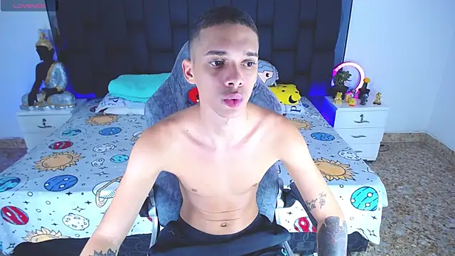 Snapshot of Nice_ButtX chatting on September 17, 2025, 3:24 pm Nice ButtX online show from September 17, 2025, 3:24 pm