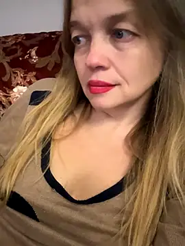 Susanel online show from September 17, 2025, 8:32 pm